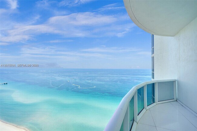Building Photo - 15811 Collins Ave