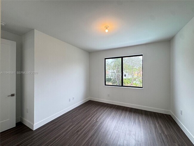 Building Photo - 19749 NE 16th Pl