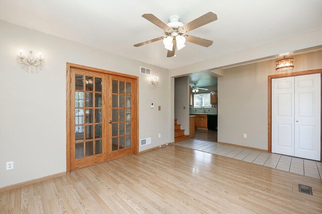 Building Photo - 804 N Van Buren St