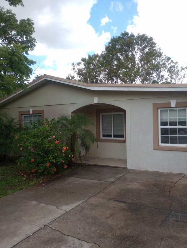 Primary Photo - 2509 Sunset Dr E
