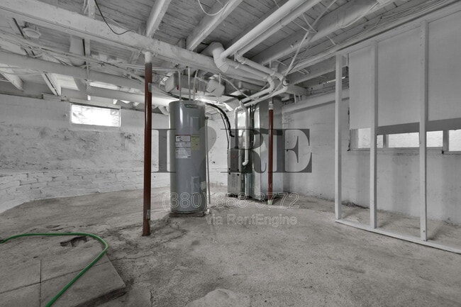 Building Photo - 429 E Mithoff St