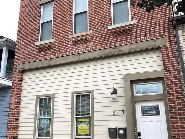 Building Photo - 214 3rd St