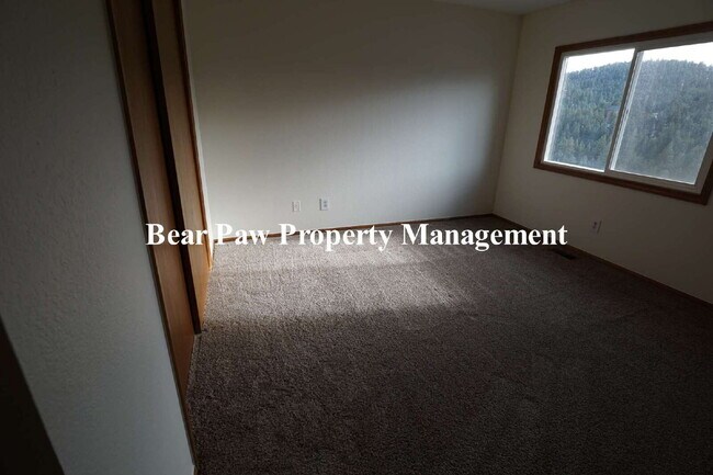 Building Photo - Cute Condo in North Evergreen!