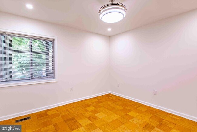 Building Photo - 1 Stonehenge Cir
