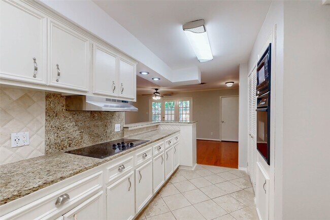 Building Photo - 5338 Creekbend Dr