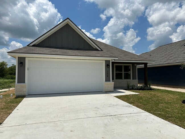 Building Photo - Bryan - 3 bedroom / 2 bath home in Bonham Trace neighborhood in North Bryan,