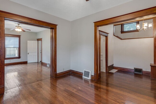 Building Photo - 4205 Pacific. Available June 2026.  3 bedroom, 2 bath, 2.5 car garage.  Does not qualify for gove...