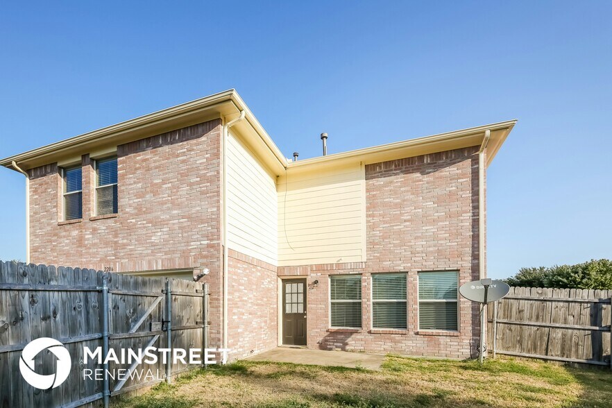 Building Photo - 2206 Midbury Dr