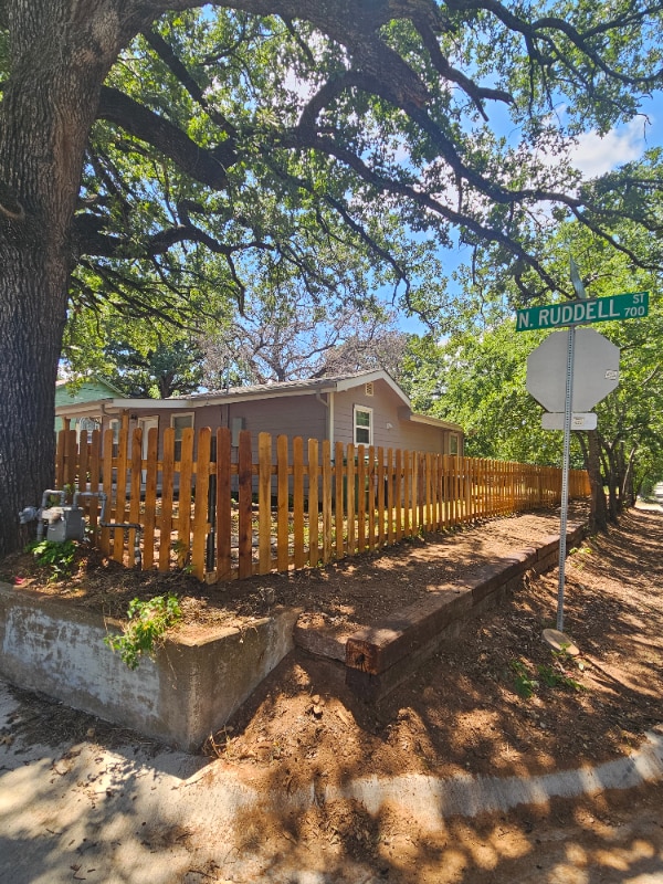 Building Photo - 729 N Ruddell St
