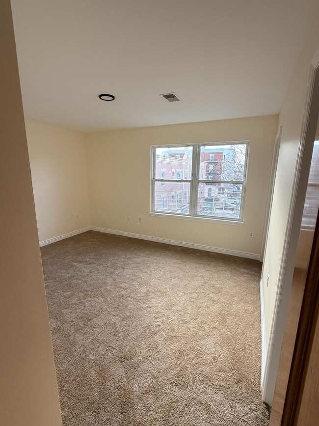 Building Photo - 606 Fulton St