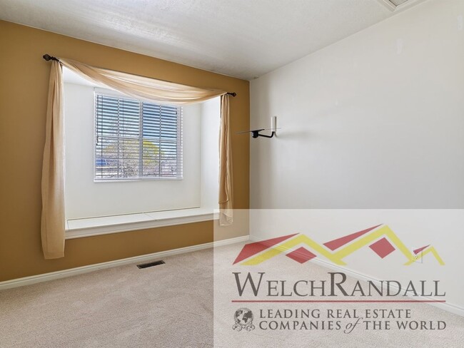 Building Photo - Charming Single-Family Home in Clinton