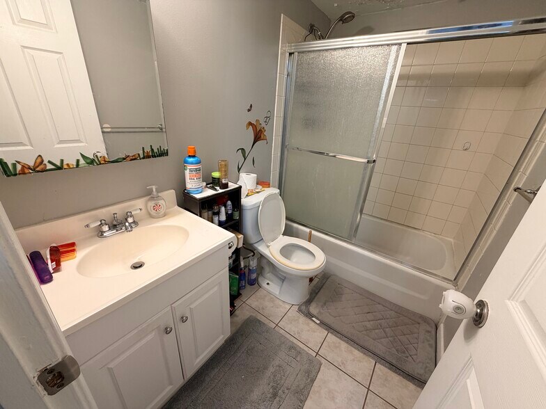 Master Bath - 2 Stevens Pl