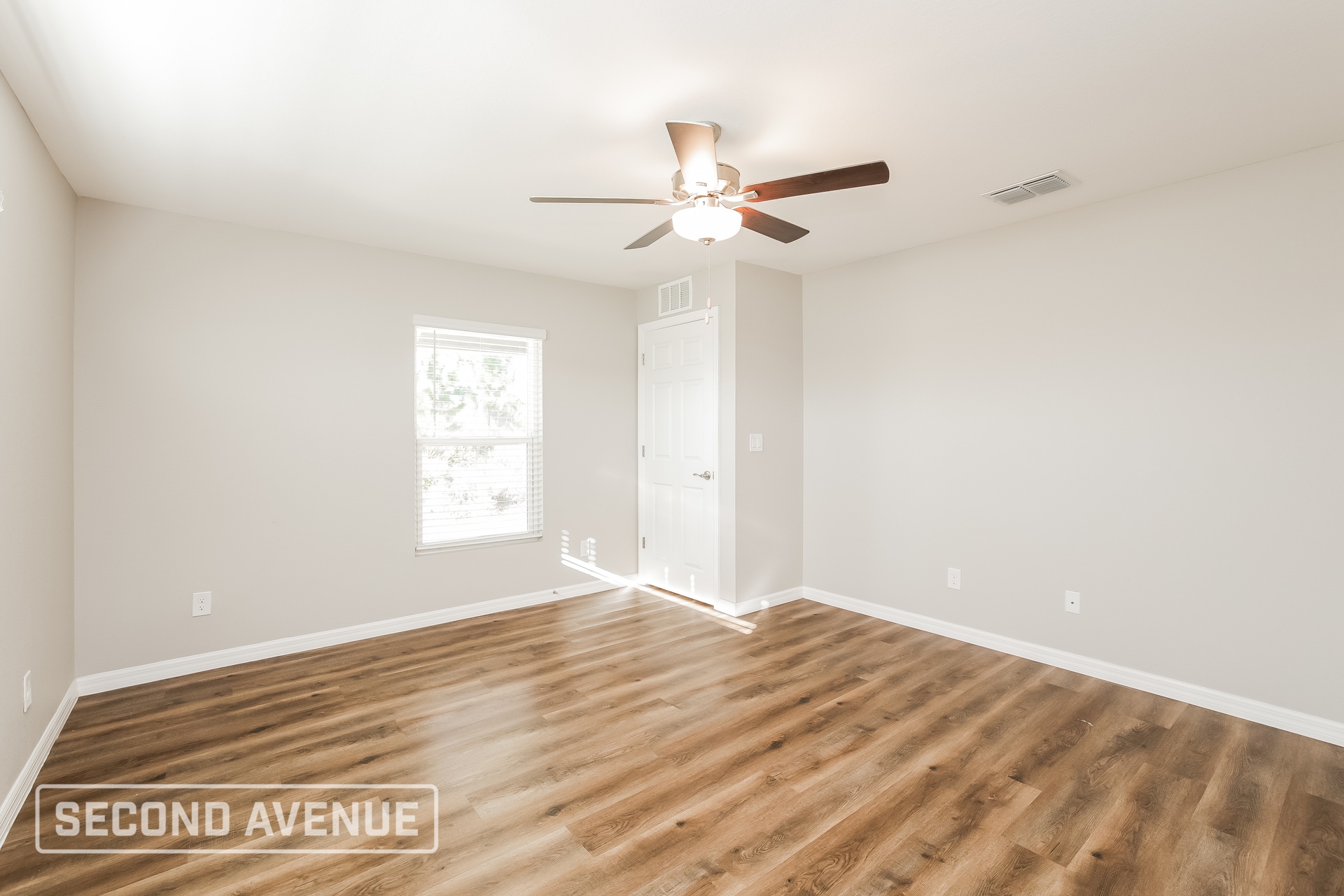 Building Photo - 230 Malden Ave S