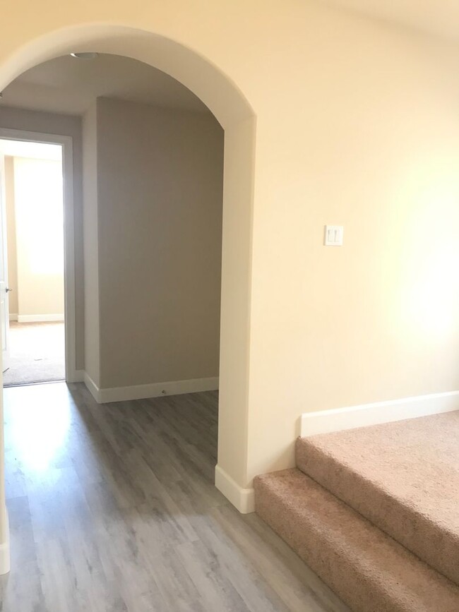 Building Photo - Spacious Home - Newer Build TOSCANO Neighb...
