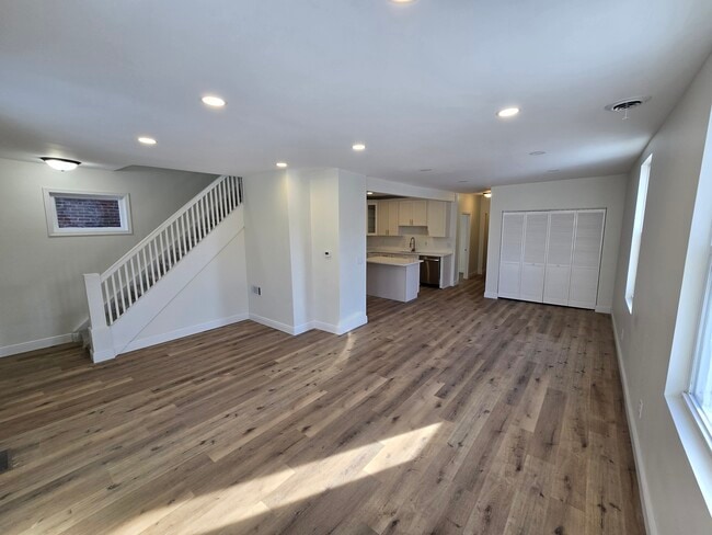 Building Photo - 762 E Station St