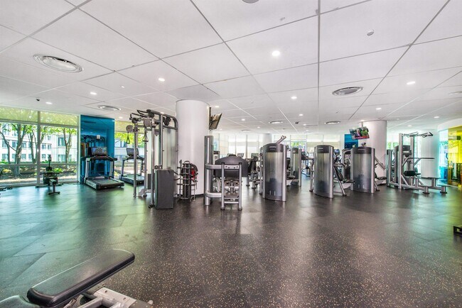 Building Photo - 77 Hudson St