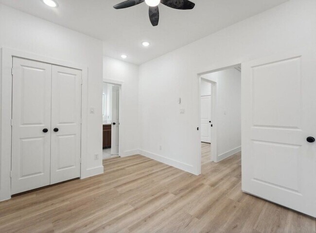 Building Photo - 7416 Maxroy St