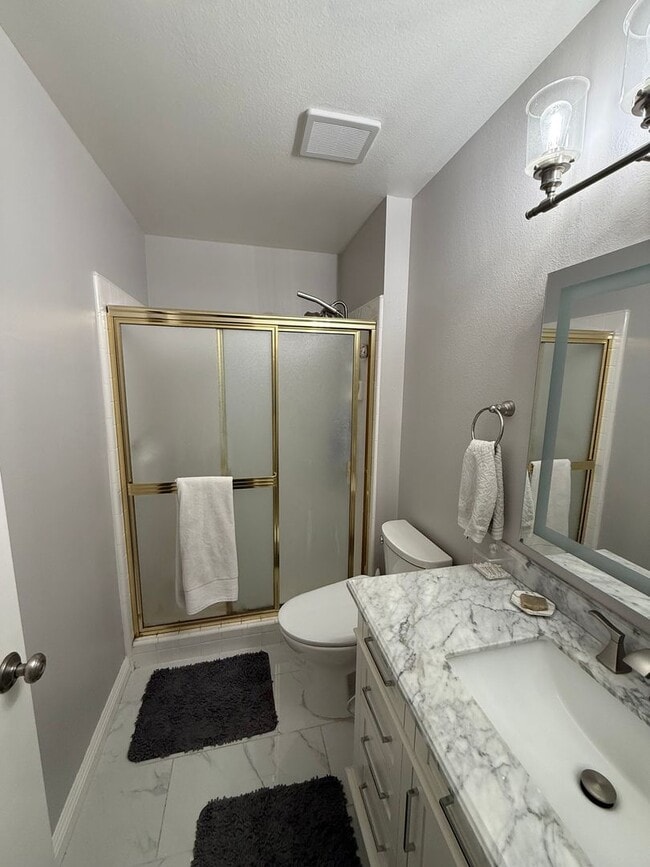 Building Photo - Well Maintained & Updated Home