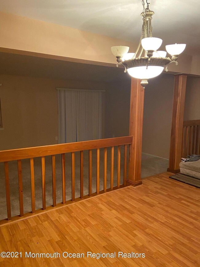 Building Photo - 438 Oak Knoll Dr