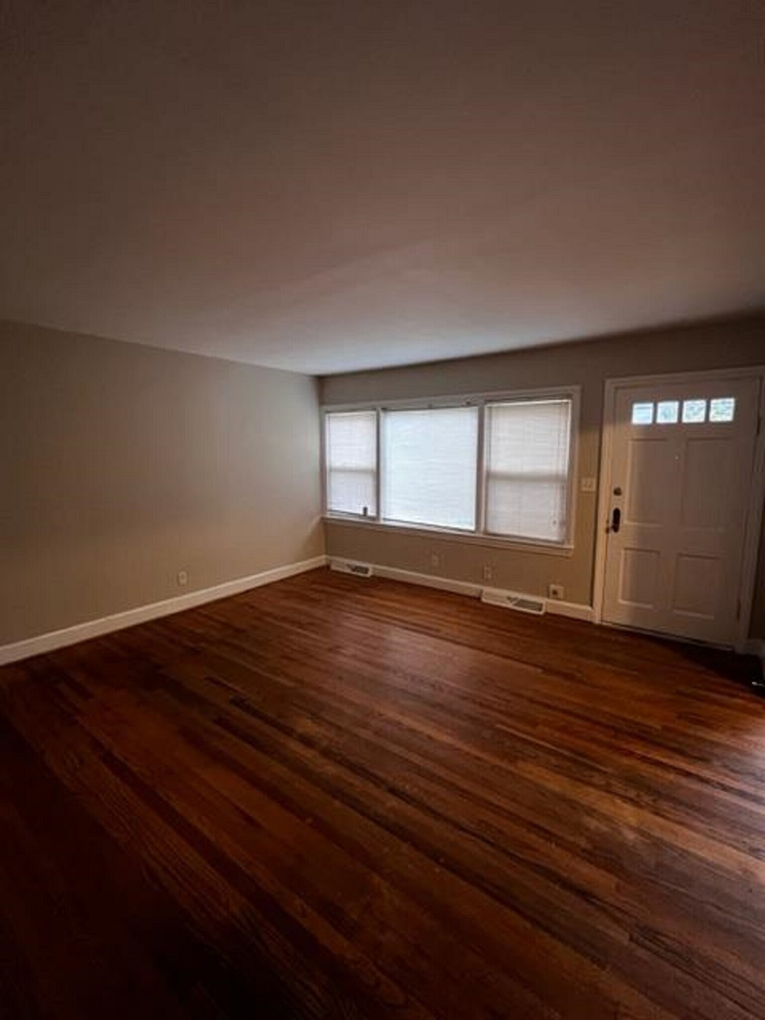 Building Photo - 1034 E Lexington Ave