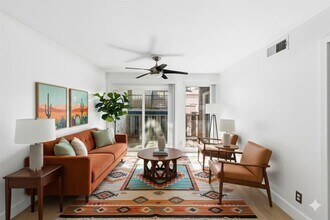 Building Photo - 1304 Summit St