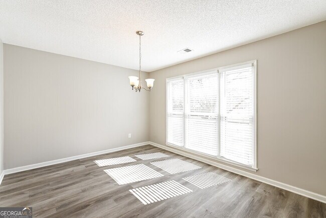 Building Photo - 4220 Pineset Dr