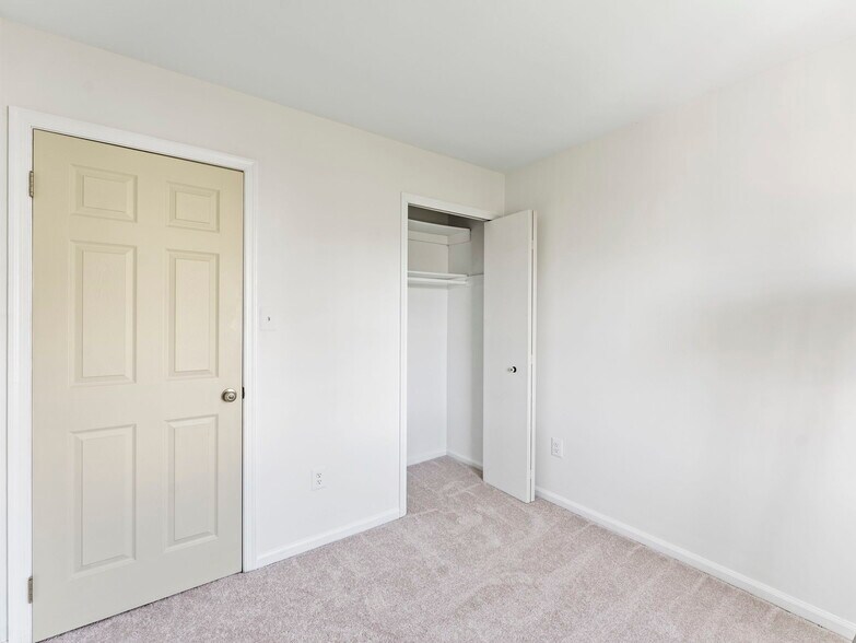 Building Photo - 8638 Dellway Ln