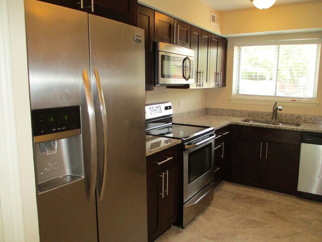 Building Photo - 9376 Bay Colony Dr