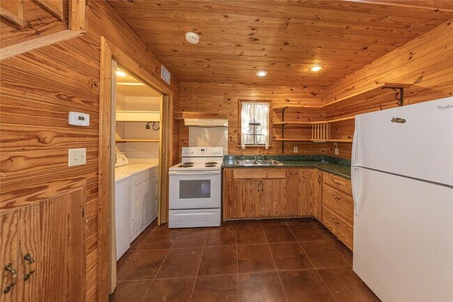 Building Photo - 105 Ridge Oak Dr