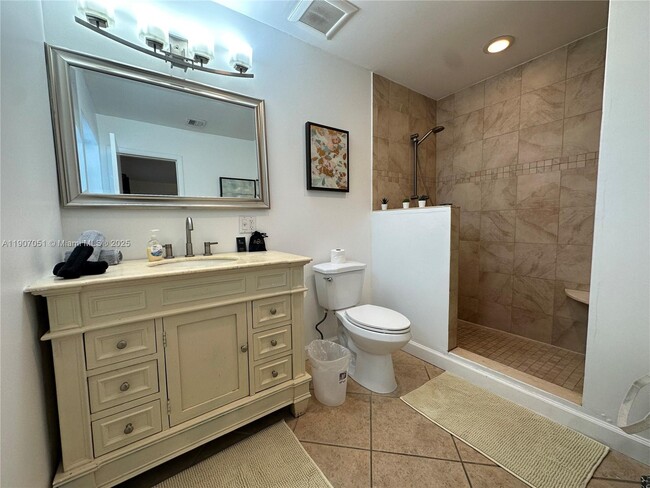 Building Photo - 2901 NW 9th Terrace