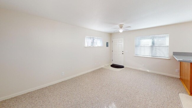 Building Photo - 627 Branch St