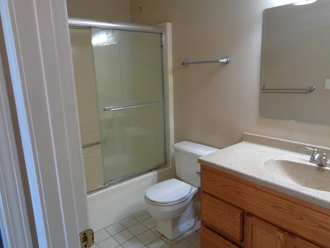 Building Photo - 2600 Sunflower St