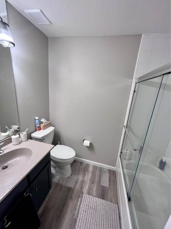 Building Photo - 1303 Pine Heights Dr NE
