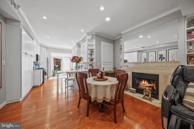 Building Photo - 211 F St NE