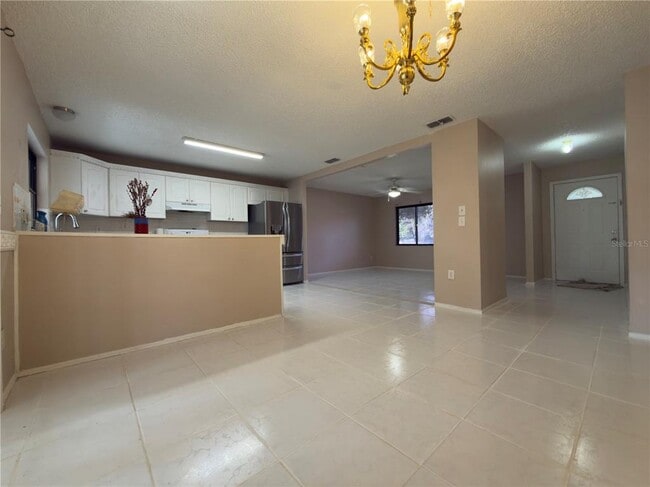 Building Photo - 11001 Longhill Dr