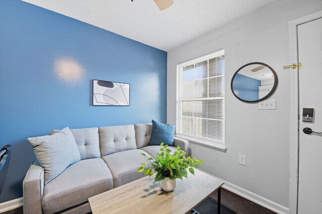 Building Photo - 2 Kings Creek Dr