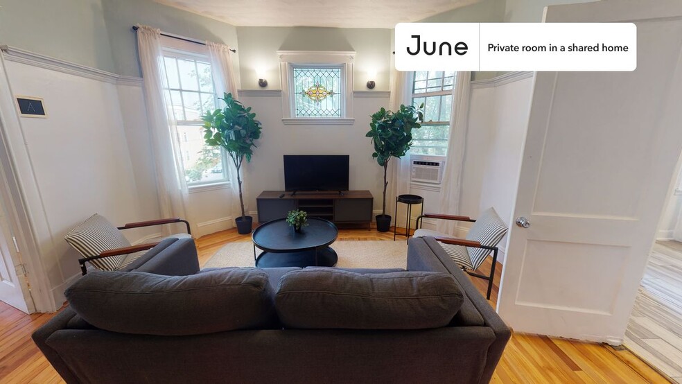 Building Photo - Room in Shared 4 bed/1 bath home in Dorchester Center