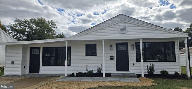 Building Photo - 702 Beaumont Rd