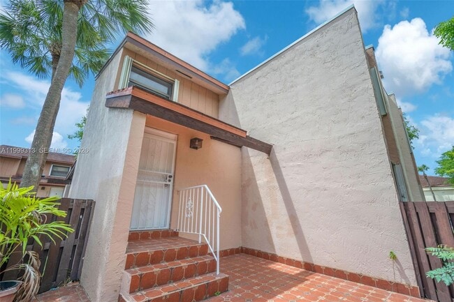 Building Photo - 685 W Park Dr