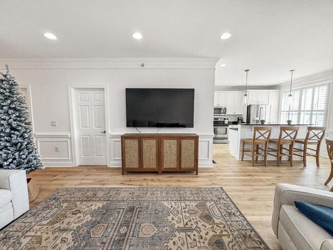 Building Photo - Fully Furnished Waterfront Elegance on Mai...