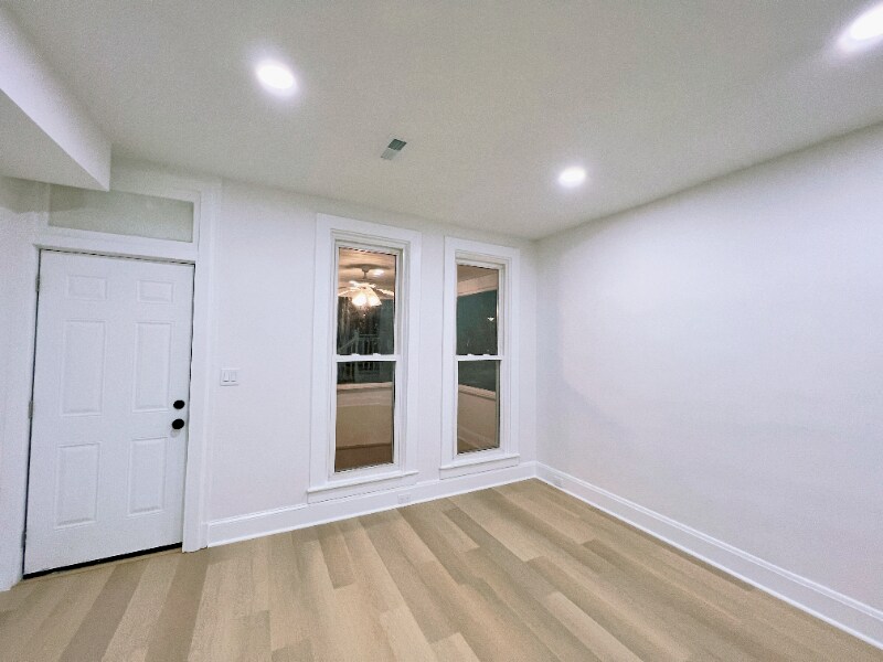 Building Photo - 720 E 41st St