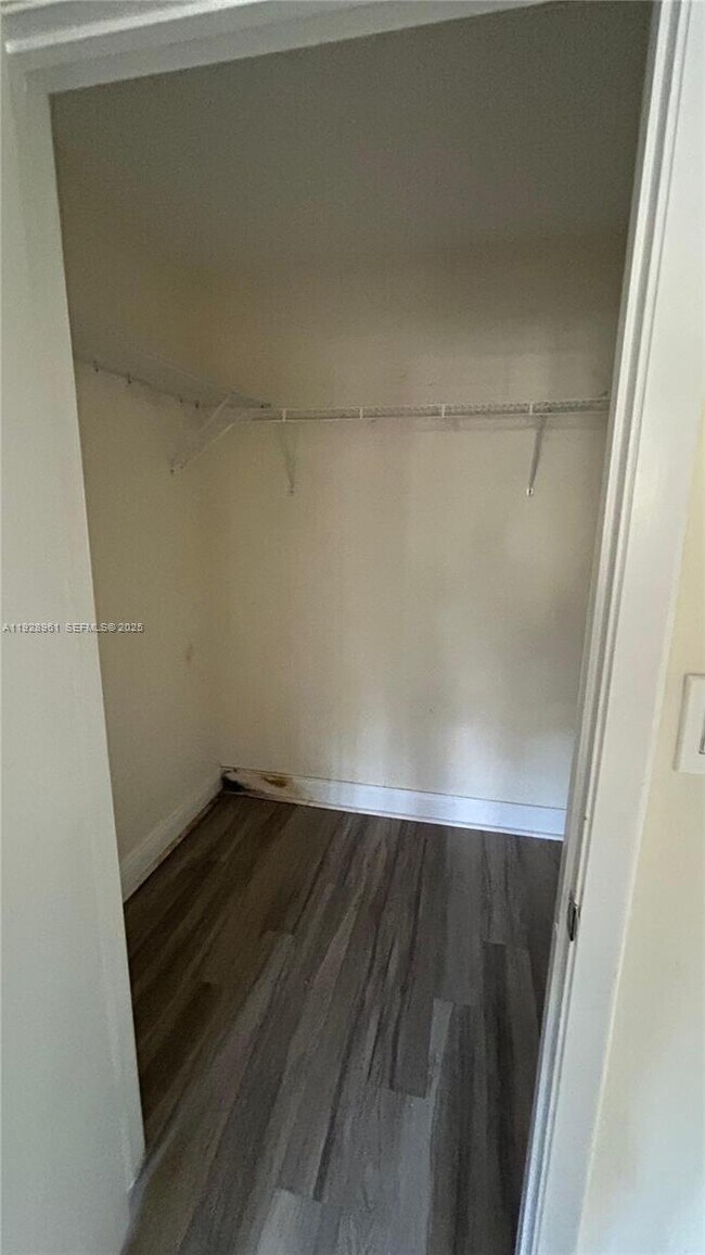 Building Photo - 5686 Rock Island Rd