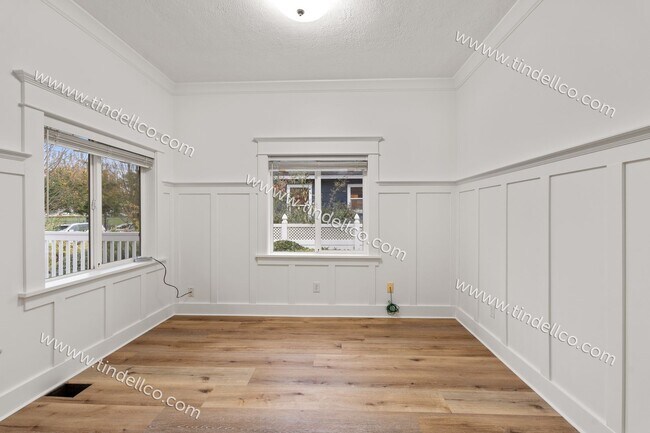 Building Photo - Beautiful North Portland Home —3- Bedrooms, Garage, Fenced Yard & Bonus Space