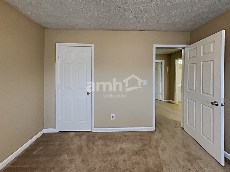 Building Photo - 1545 Maple Pointe Ct