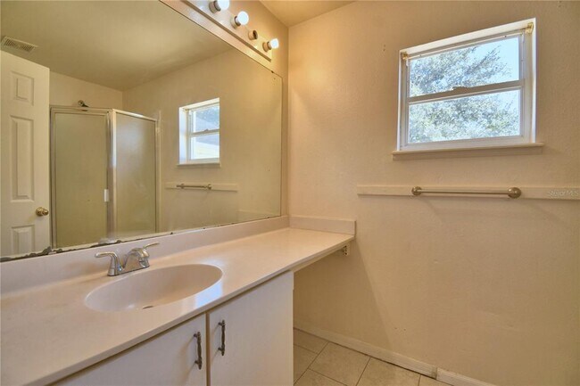 Building Photo - 1060 Dudley Dr