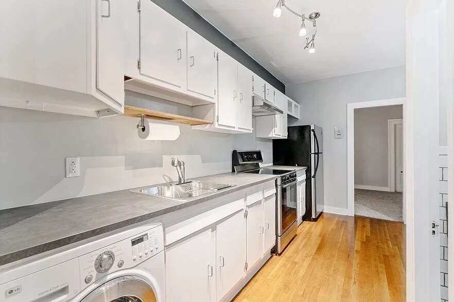 Building Photo - 7 Saint Charles St