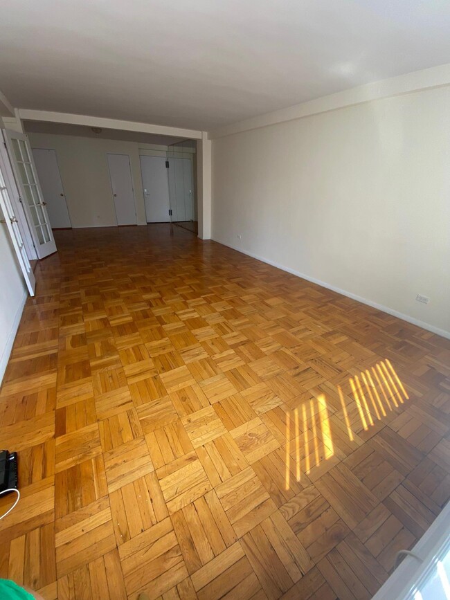Building Photo - 420 E 64th St