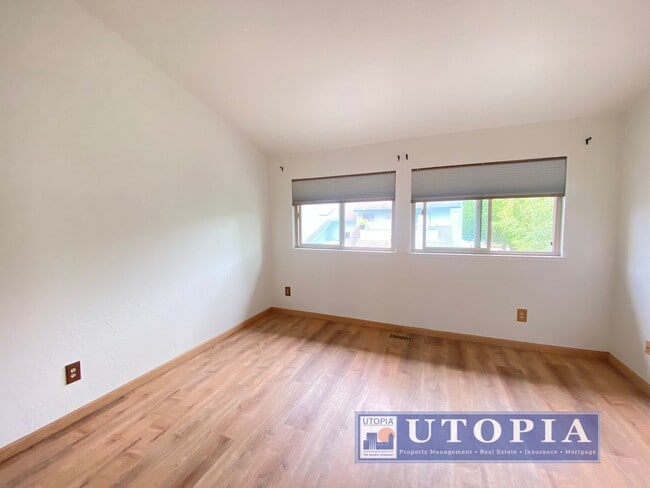 Building Photo - Charming 3 bed, 1.5 bath home in Live Oak, close to the beach and local markets