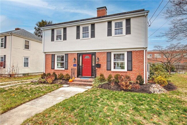 Primary Photo - 11 Elmcroft Ave