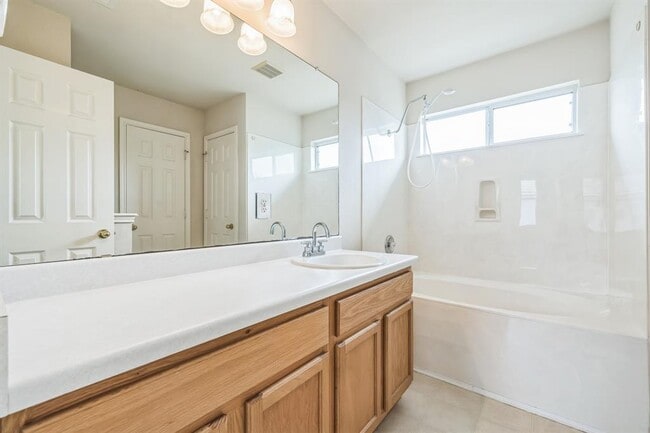 Building Photo - 904 Sally Lunn Way